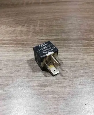 Audi A4 S4 B5 8D Other relay 443951253J 899511 213