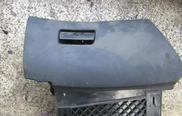 BMW 5 E39 Glove box