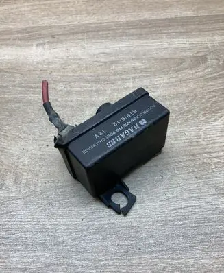 Volvo S40, V40 Glow plug pre-heat relay 7700867558C