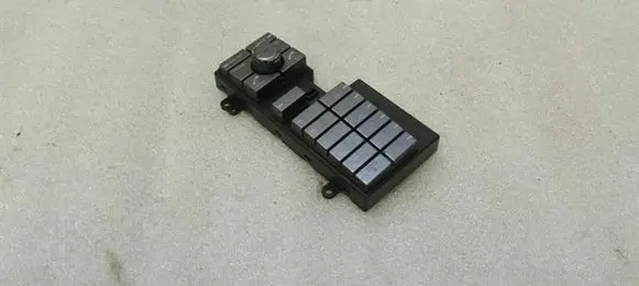 Aston Martin DB9 Other switches/knobs/shifts 8G4313D734AA