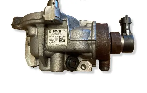 Opel Combo E Fuel injection high pressure pump 9817903080 0445010761