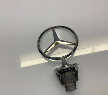 Mercedes-Benz E W211 Manufacturer badge logo/emblem A2108800086 2108800086