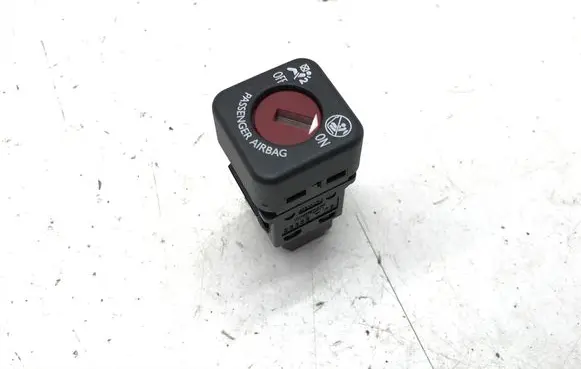 Passenger airbag on/off switch
