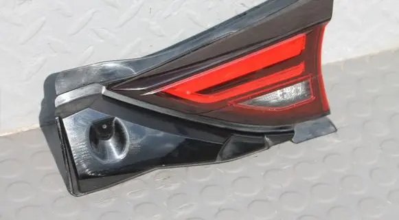 Tailgate rear/tail lights