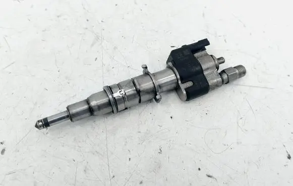 BMW 7 F01 F02 F03 F04 Fuel injector 7585261 13537585261
