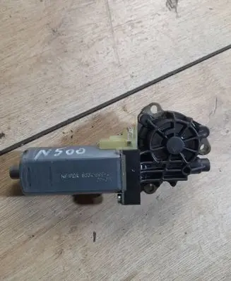 Mercedes-Benz C W204 Seat adjustment motor 820418984