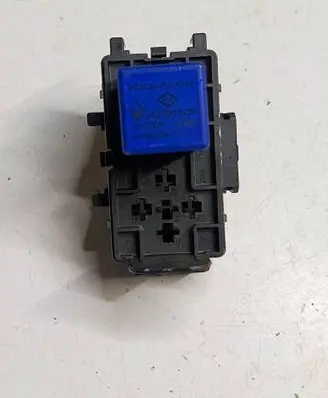 Renault Scenic III - Grand scenic III Relay mounting block 8200222930 0302000