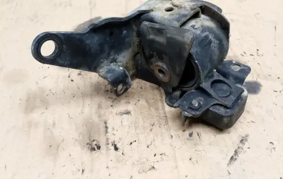 Toyota Corolla E120 E130 Engine mount bracket