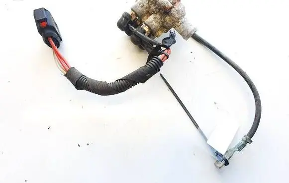 Engine coolant pipe/hose