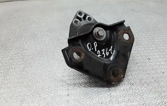 Mazda 2 Engine mount bracket