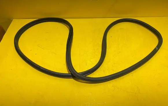 Peugeot 308 SW Front door rubber seal 