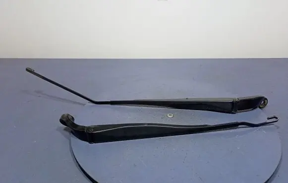 Honda Civic IX Front wiper blade arm