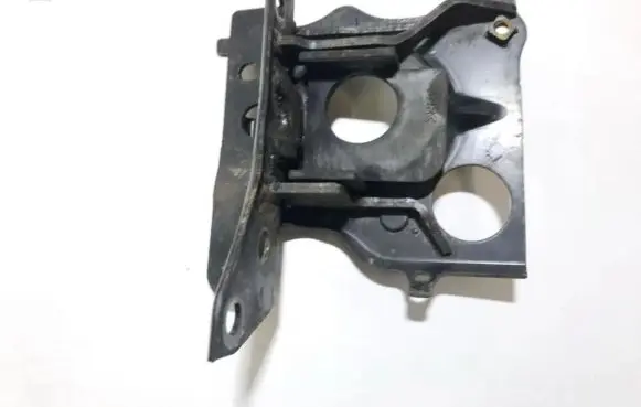 Toyota Prius (XW20) Engine mounting bracket