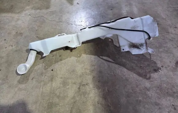 Honda HR-V Windshield washer fluid reservoir/tank