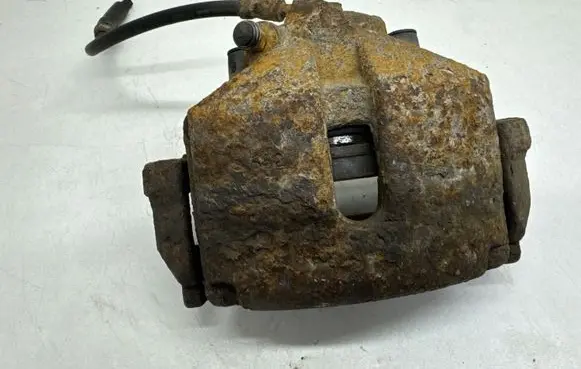 Volkswagen PASSAT B7 Front brake caliper