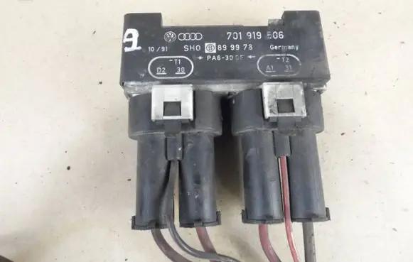 Volkswagen Transporter - Caravelle T4 Coolant fan relay 701919506 899978