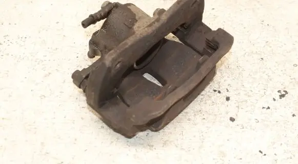 Toyota RAV 4 (XA40) Front brake caliper