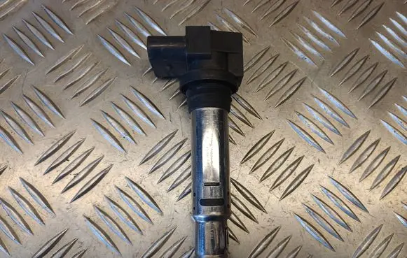 Volkswagen Golf V High voltage ignition coil 036905715F