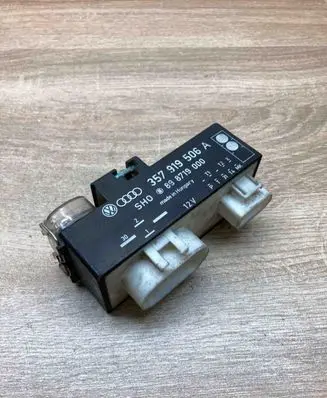 Volkswagen PASSAT B4 Coolant fan relay 357919506A 898719000