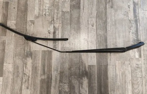 Chrysler Town u0026 Country V Windshield/front glass wiper blade 24030776 A4130 05113044AB