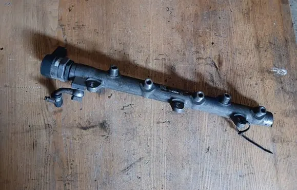 BMW 3 E90 E91 Fuel main line pipe 0281002481