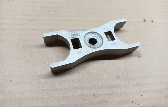 Skoda Octavia Mk4 Fuel Injector clamp holder 04L216