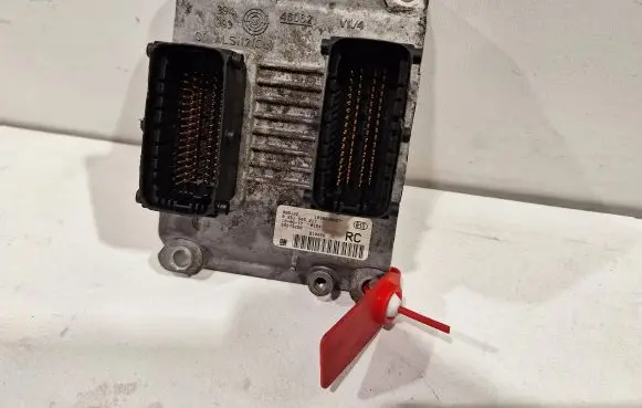 Opel Corsa D Engine control unit/module ECU 0261505211