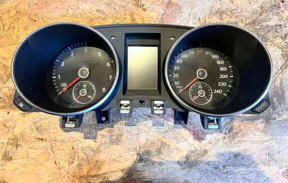 Volkswagen Golf VI Speedometer (instrument cluster) 5K0920870F