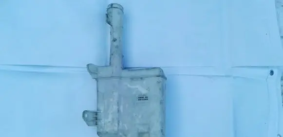 Windshield washer fluid reservoir/tank