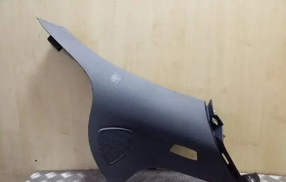 (D)pillar trim (top)