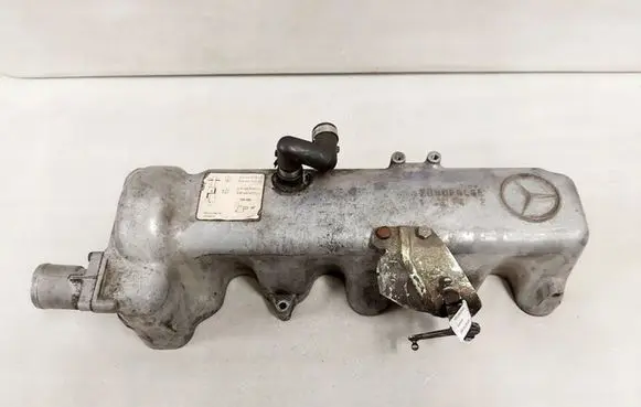 Mercedes-Benz W123 Rocker cam cover 