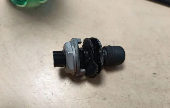 BMW X5 E53 Tailgate check strap stopper