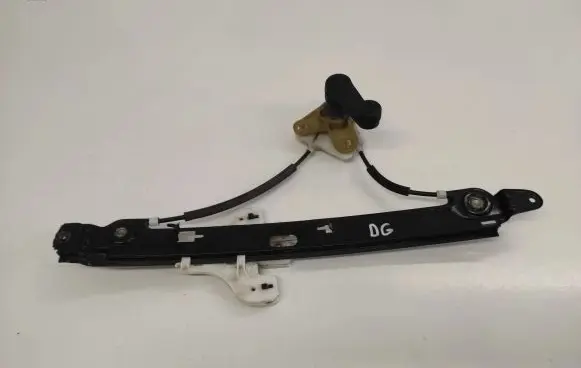 Rear door manual window regulator
