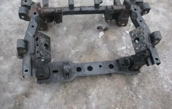 Mitsubishi Pajero Sport I Front subframe