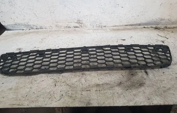 Toyota Corolla Verso AR10 Front bumper lower grill