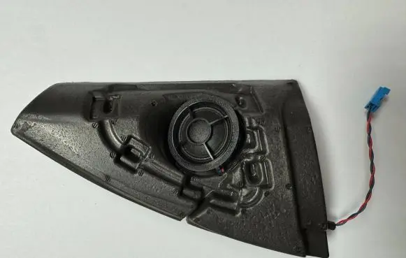 Front door high frequency speaker