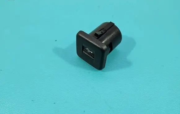 Suzuki SX4 S-Cross USB socket connector IMPRK1558357