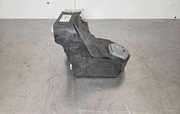 Mercedes-Benz C W206 Engine mounting bracket A6542236300