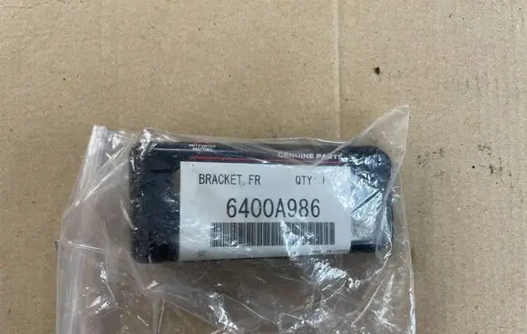 Mitsubishi Montero Front bumper mounting bracket 6400A986