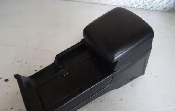 Suzuki Grand Vitara II Armrest 