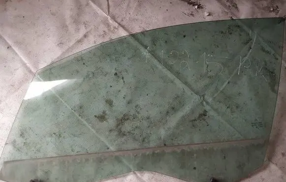 Citroen C5 Front door window glass four-door as2