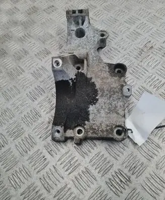 Volkswagen PASSAT B6 Generator/alternator bracket 038903143AF
