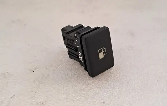 Toyota Avensis T270 Fuel tank opening switch 15C252 8484105020