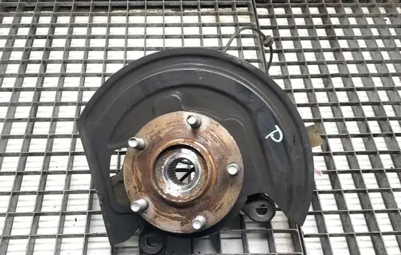 Nissan Pulsar Front wheel hub spindle knuckle 