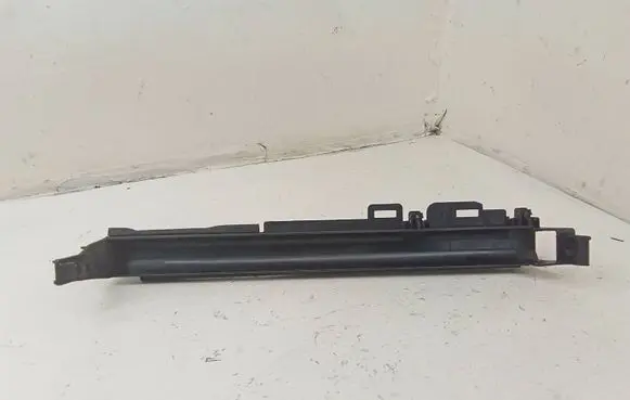 Radiator mount bracket