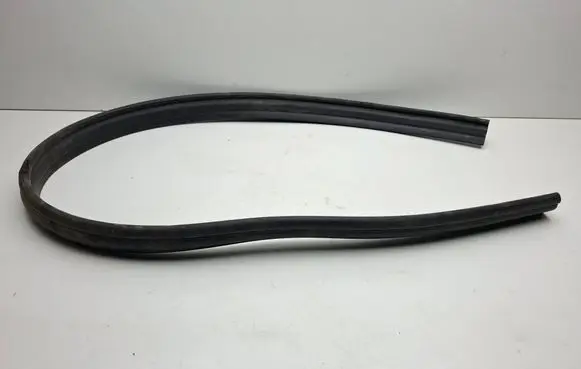Volvo XC60 Engine compartment rubber 