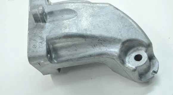 Mercedes-Benz CLS C218 X218 Engine mounting bracket A6422236404