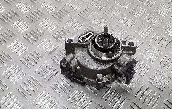 Peugeot 2008 I Vacuum pump 9804021880