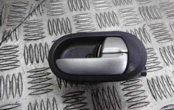 Mitsubishi Colt Front door interior handle 