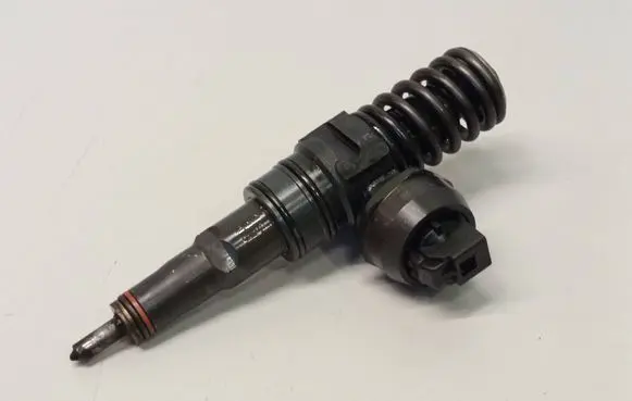 Audi A4 S4 B7 8E 8H Fuel injector 038130073BA